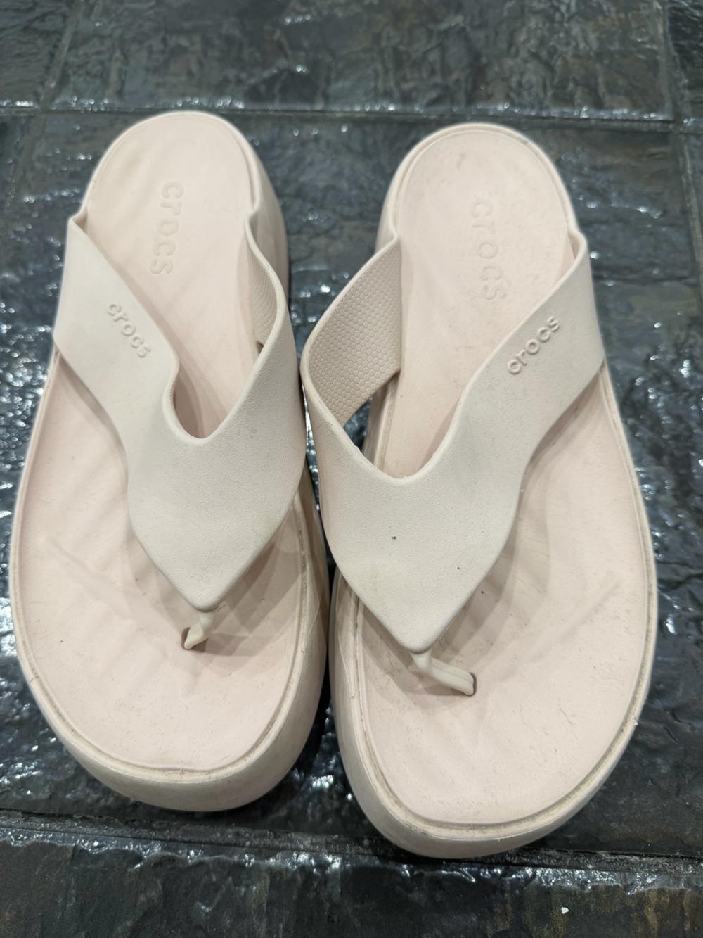 Crocs Platform Flip Flops Bone Cream Women’s Size 10 - Picture 2 of 6
